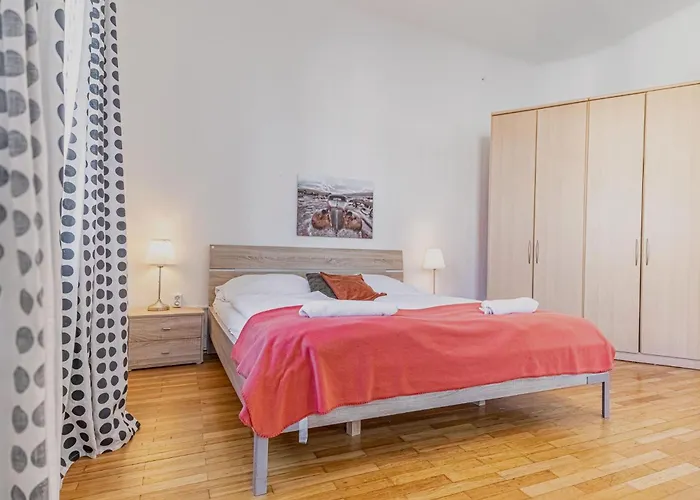 Affordable Near Wiener Stadthalle Apartamento