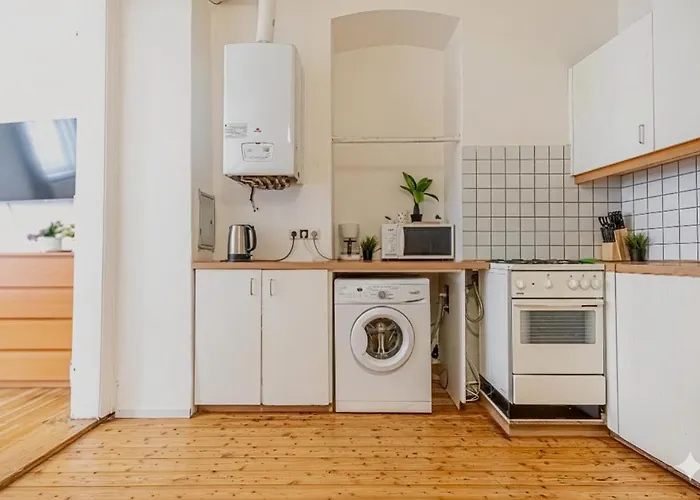 Affordable Near Wiener Stadthalle *