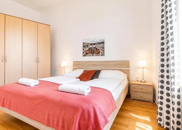 Affordable Near Wiener Stadthalle Apartamento