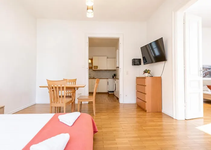 Affordable Near Wiener Stadthalle Viena