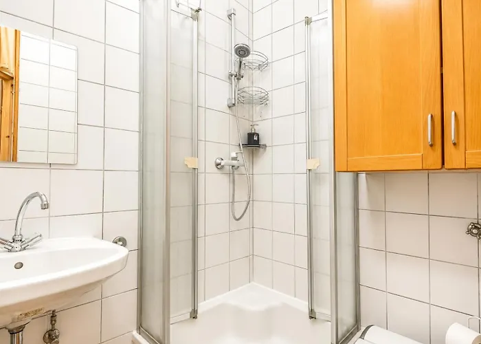 Affordable Near Wiener Stadthalle Viena